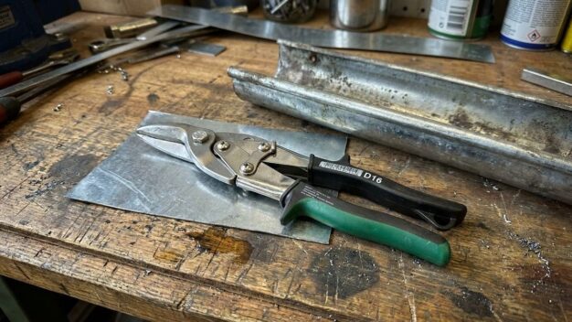Die besten Blechscheren für Dachrinne, Lüftung und Zinkblech © men-at-home.de