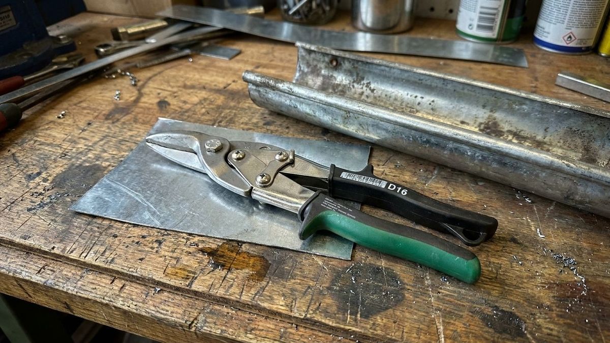 Die besten Blechscheren für Dachrinne, Lüftung und Zinkblech © men-at-home.de