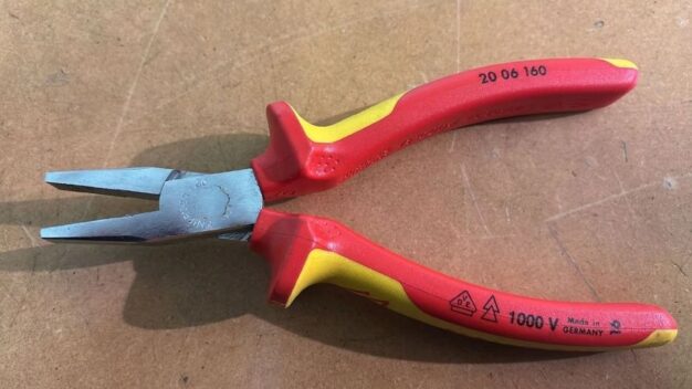 Die besten Flachzangen für Werkstatt und Elektroarbeiten © men-at-home.de