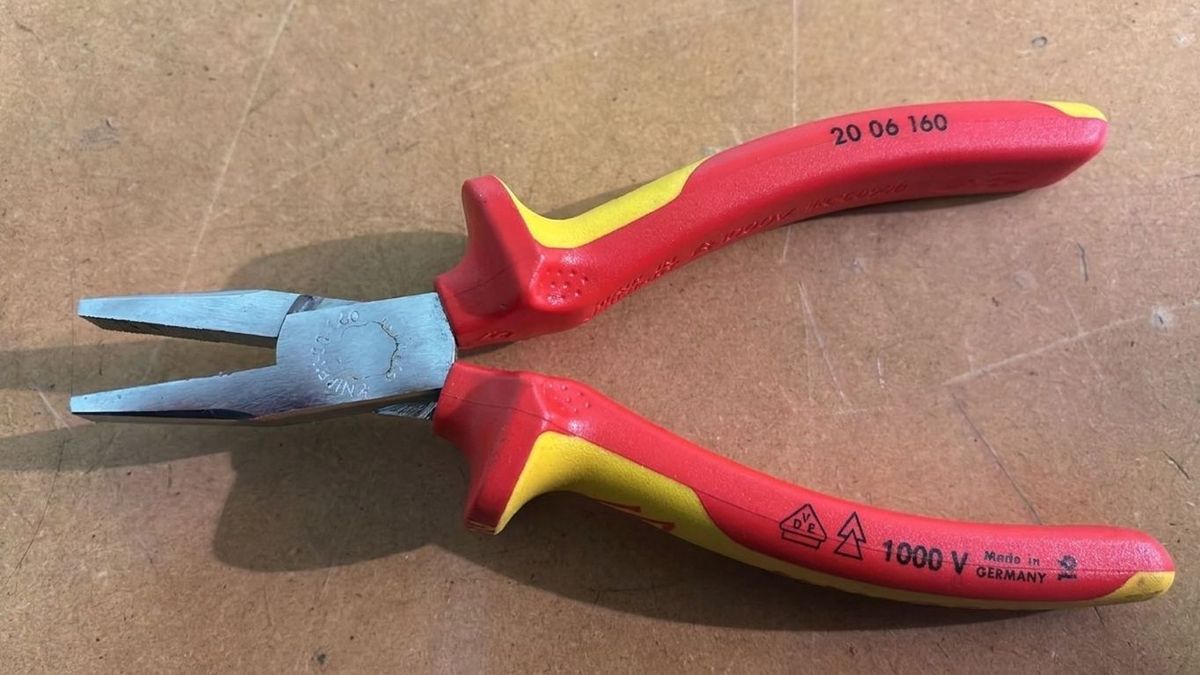 Die besten Flachzangen für Werkstatt und Elektroarbeiten © men-at-home.de